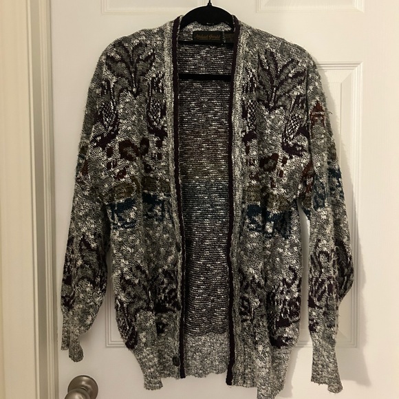 Grey sweater with fun pattern - Picture 1 of 5